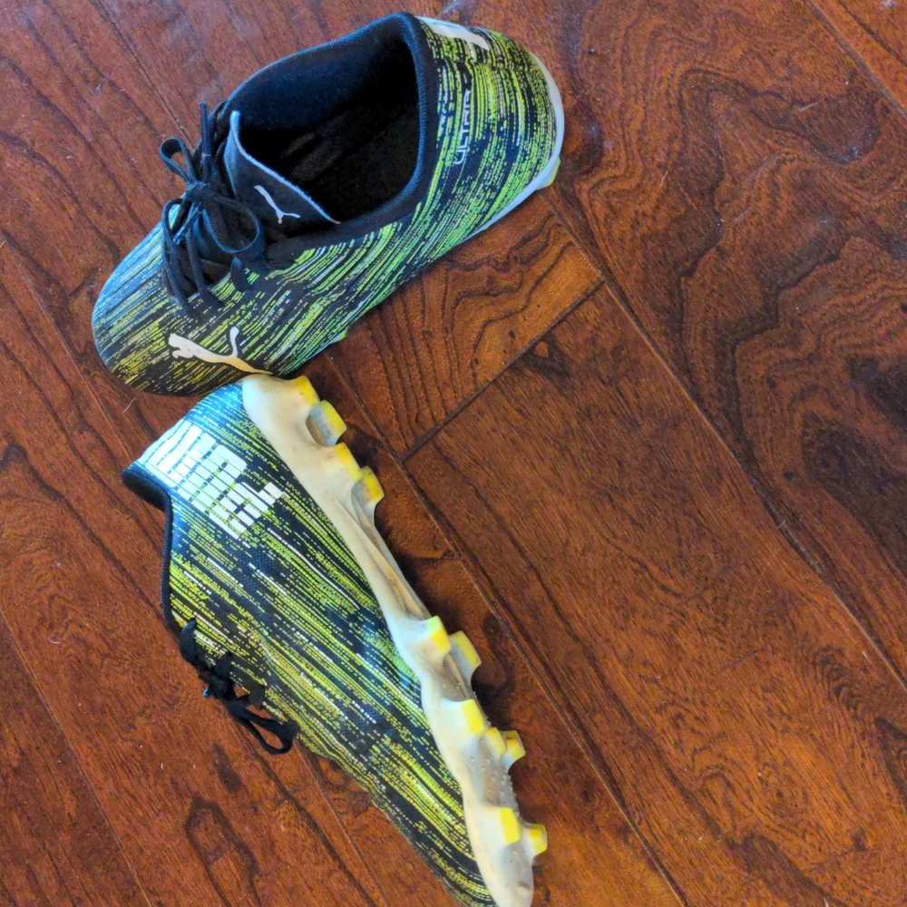 Boys soccer cleats